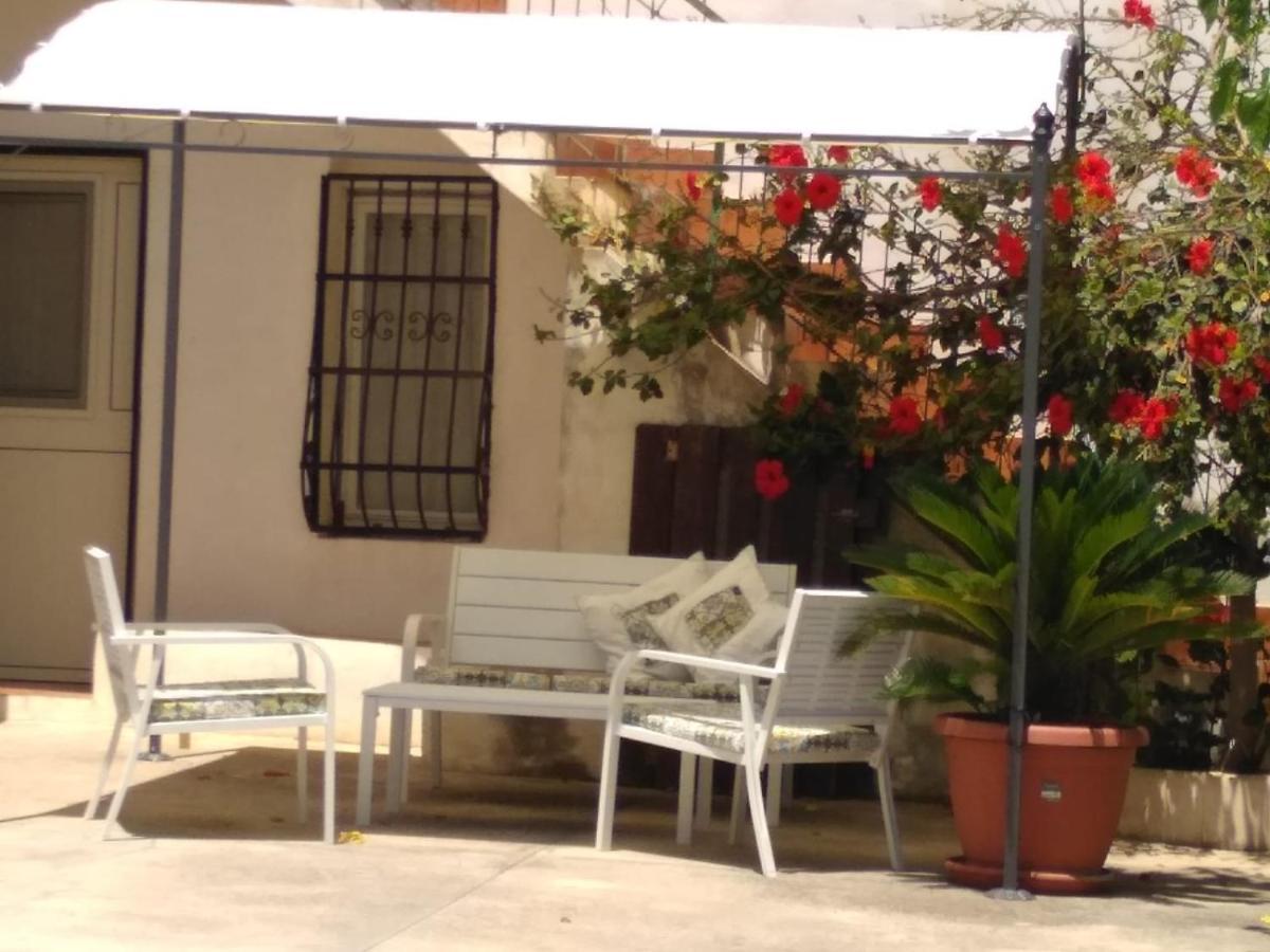 فيلا Casale Hibiscus سانتا ماريا ديل فوكالو المظهر الخارجي الصورة